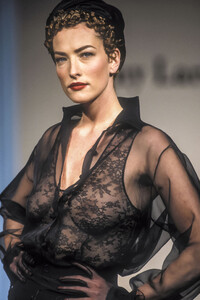 1325319133_GuyLaroche1994HauteCouture69.thumb.jpg.72ceb029b7eeb2431b90a0c03ff88c46.jpg