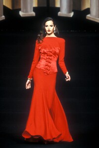 1336994581_Valentino1992HauteCouture99.thumb.jpg.5f86a59ca56d63ecf6d3be8b3fc85d09.jpg
