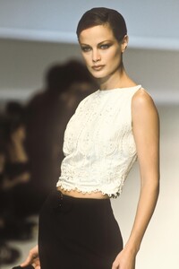 1377713135_Valentino1996WomenRTW148.thumb.jpg.2a79ae19396e3091f286dd41d0b5f455.jpg