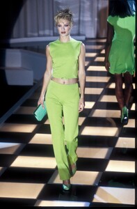 1382622896_Versace1996WomenRTW92.thumb.jpg.3b05e04740d468b63f7d5512a87e2dab.jpg