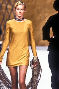 1452257006_Chanel1993HauteCouture198.thumb.jpg.31c8641c217a356c7ec858390f12574b.jpg