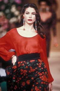 1536176946_YvesSaintLaurent1990HauteCouture51.thumb.jpg.8c6bdccb5e34aefb2fd7ad15f3c72301.jpg