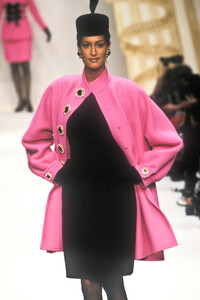 1573467358_PierreBalmain1993HauteCouture2.thumb.jpg.d48505ea096ba31e8afd0c230fd0f266.jpg