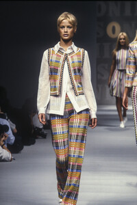 1603292820_Missoni1996WomenRTW13.thumb.jpg.15a2a26f982a4893671bebf30f4cbf26.jpg