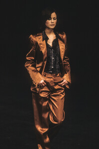 1649521377_CostumeNational1995WomenRTW25.thumb.jpg.db23fc5bacdcedd474f2ce96433898b0.jpg