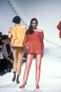 1659642334_ChristianDior1991WomenRTW9.thumb.jpg.1fdd01405d3564be614abf090cef6837.jpg