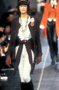 169752037_Chanel1993WomenRTW22.thumb.jpg.d084e32155307da281a3d47c754f667a.jpg
