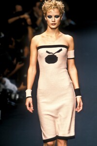 1701929526_SoniaRykiel1996WomenRTW65.thumb.jpg.6880d2ef33448d41cfd31d4177974590.jpg