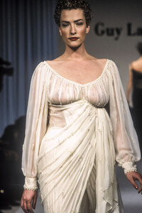 1745631746_GuyLaroche1994HauteCouture109.thumb.jpg.ede27edf41571f0ace311c6fbc13f4a3.jpg