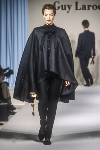 1850575714_GuyLaroche1994HauteCouture35.thumb.jpg.f7c3eb51dc15299a6e0d7202fdaaa9f4.jpg