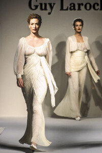 1893917568_GuyLaroche1994HauteCouture107.thumb.jpg.f0c4df8f74151ae51842fc96433391b5.jpg