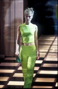 1907631049_Versace1996WomenRTW93.thumb.jpg.a4e03fa50ea5e5c46be8841ec87b5f38.jpg