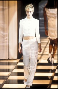 1929173040_Versace1996WomenRTW117.thumb.jpg.7fa9f830fba3df5bd0a39b8c028a429a.jpg