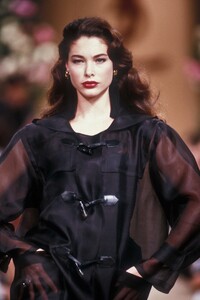1942172131_YvesSaintLaurent1990HauteCouture76.thumb.jpg.268f8b813cf5dd4396518d114118ff5d.jpg