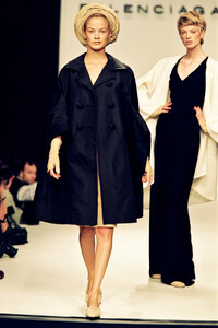 2029949597_Balenciaga1996WomenRTW44.thumb.jpg.48566788200c87c05f2f98bc015c66a7.jpg