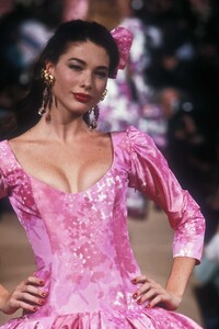 2054195077_YvesSaintLaurent1990HauteCouture153.thumb.jpg.2e767a0f931c57762030002051ce825d.jpg