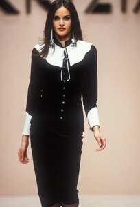 21045550_Krizia1992WomenRTW142.thumb.jpg.4cd4c81e36851109519cde5dd1e05e9d.jpg