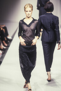 2112842422_AlbertaFerretti1996WomenRTW122.thumb.jpg.6760f092ab7132dff368c18211dd0b2d.jpg