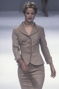 2122880659_Blumarine1996WomenRTW97.thumb.jpg.45f8d92ccbe6580b557d2636ed6c0abd.jpg