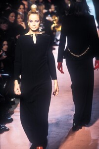 291088123_JeanPaulGaultier1996WomenRTW131.thumb.jpg.dd75660d7f697963dc76e3b3a1be6d70.jpg
