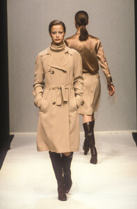 293614005_PacoRabanne1996WomenRTW29.thumb.jpg.952f749718e840125462fee4f02838e1.jpg