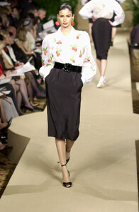 296123265_YvesSaintLaurent2001HauteCouture112.thumb.jpg.0aa3b26804c37482cefdd5b6c935d48c.jpg
