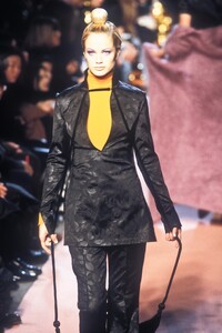 359809280_JeanPaulGaultier1996WomenRTW16.thumb.jpg.7deb66c997a5465d88d48b9633d53fbb.jpg