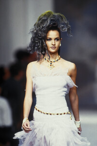36225563_Chanel1992HauteCouture128.thumb.jpg.f48c2803a80a34e47c2573ab26675f23.jpg