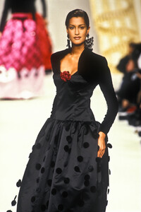 490049021_PierreBalmain1993HauteCouture44.thumb.jpg.46e01e11ad915dc4a7c98bf672a6c3cd.jpg