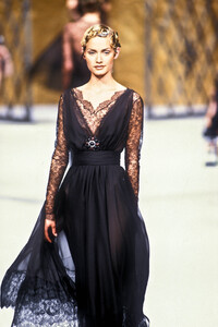 498908948_Chanel1993HauteCouture210.thumb.jpg.52c300a134bb8f283e17818a70815ba7.jpg