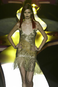 519892211_GianniVersace2002HauteCouture91.thumb.jpg.d8c0d02f3792aa8284938950d32f633a.jpg