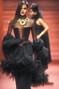528751324_ChristianLacroix1992WomenRTW1.thumb.jpg.a3a85e58b0cd2f2b8f1992a547e7ee2d.jpg