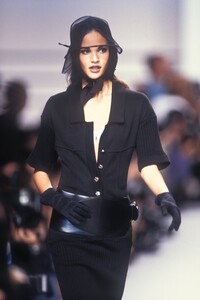 578081809_KarlLagerfeld1992WomenRTW110.thumb.jpg.7c9ab0de04ea4e6640ed96d7f169f71a.jpg