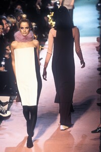 59670200_JeanPaulGaultier1996WomenRTW89.thumb.jpg.143ff187691768f35fc12cce116c0b1a.jpg