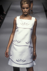602360929_AlbertaFerretti1996WomenRTW138.thumb.jpg.509b1bb3aaf16a568097ef2a395dfb55.jpg