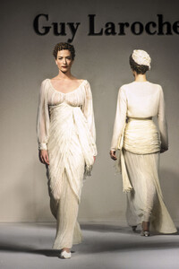 639928555_GuyLaroche1994HauteCouture106.thumb.jpg.817506901f85dbc50da95d56770a68d4.jpg