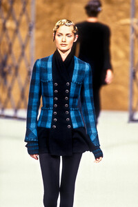 644637130_Chanel1993HauteCouture164.thumb.jpg.a1fdc7023e3c634e56c76b5a4ab282f4.jpg