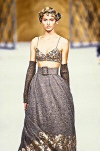 663031800_Chanel1993HauteCouture270.thumb.jpg.a5340fd68466a3f4b212206738efddb1.jpg