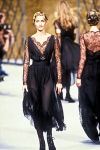 688152320_Chanel1993HauteCouture209.thumb.jpg.a33734cb441a6b1cd2ae95d64c91b7c5.jpg