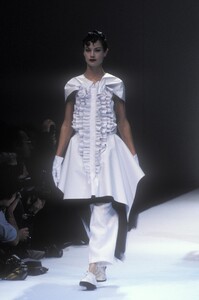 716565769_CommedesGarcons1995WomenRTW39.thumb.jpg.9df58f3ee5063a2bc0a921b55dfc1166.jpg