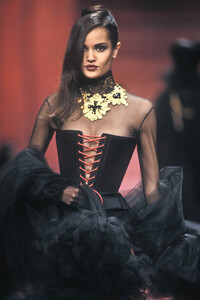 733833385_ChristianLacroix1992WomenRTW2.thumb.jpg.70ca491bf56862afb7e42737a58a8146.jpg