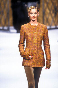 84926511_Chanel1993HauteCouture6.thumb.jpg.47e559875a86a8d1b2ca836a9165f001.jpg