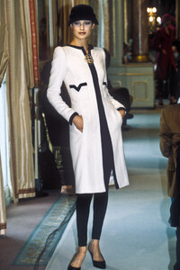 86569176_Chanel1996HauteCouture91.thumb.jpg.8eb3da9a93a0c2408289304df801cf1c.jpg