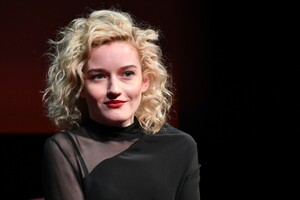 Джулия-Гарнер-фото-Julia-Garner-photo-3.jpeg