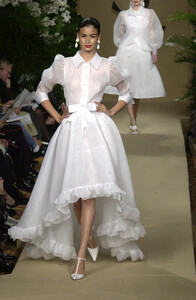 884766942_YvesSaintLaurent2001HauteCouture84.thumb.jpg.a2373ee53bd244b8d7e79dee1cc4d89a.jpg