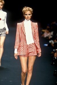 901977692_SoniaRykiel1996WomenRTW16.thumb.jpg.50eec5f153971f61fd0990dd42ffb600.jpg