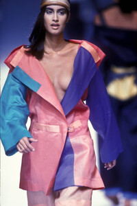 933025906_IsseyMiyake1991WomenRTW75.thumb.jpg.4f8dd7ed8c2fce92fa2860b9c97973bd.jpg