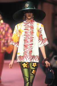 946336728_ChristianLacroix1992WomenRTW98.thumb.jpg.c0f6ce61b558a50a46349029ccb06121.jpg