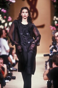 99076129_YvesSaintLaurent1990HauteCouture74.thumb.jpg.1424fb112a6e986fe126c562af0705b8.jpg