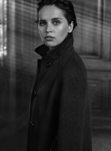Felicity-Jones-Vanity-Fair-2018-004.jpg
